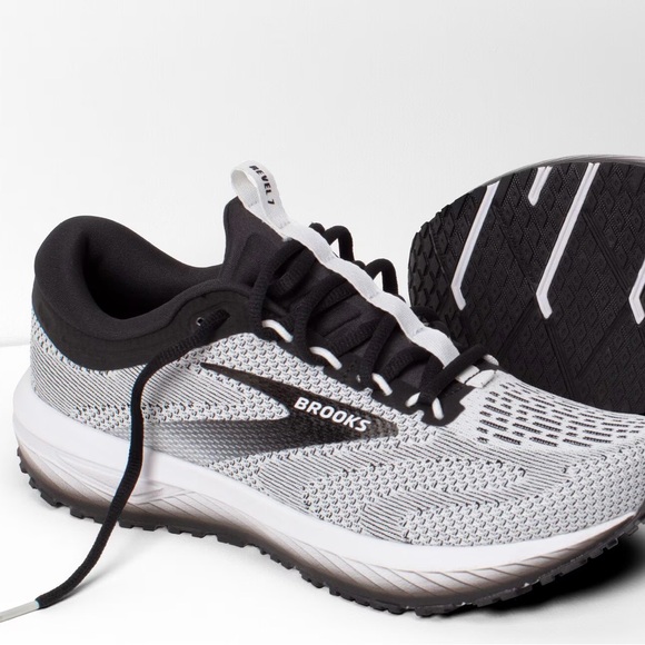Brooks Woman’s Revel 7 Athletic Shoes in Black and White - BRAND NEW with tags - Picture 5 of 8